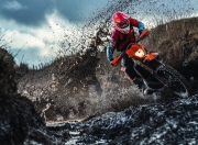 九游娱乐网页-孤胆英雄的逆袭，皮亚斯特里如何用一场阿斯顿马丁的不可能之战惊艳四座