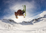 9you娱乐-王哲林闪耀费城之夜，76人主场轻取灰熊展现国际篮球融合之美