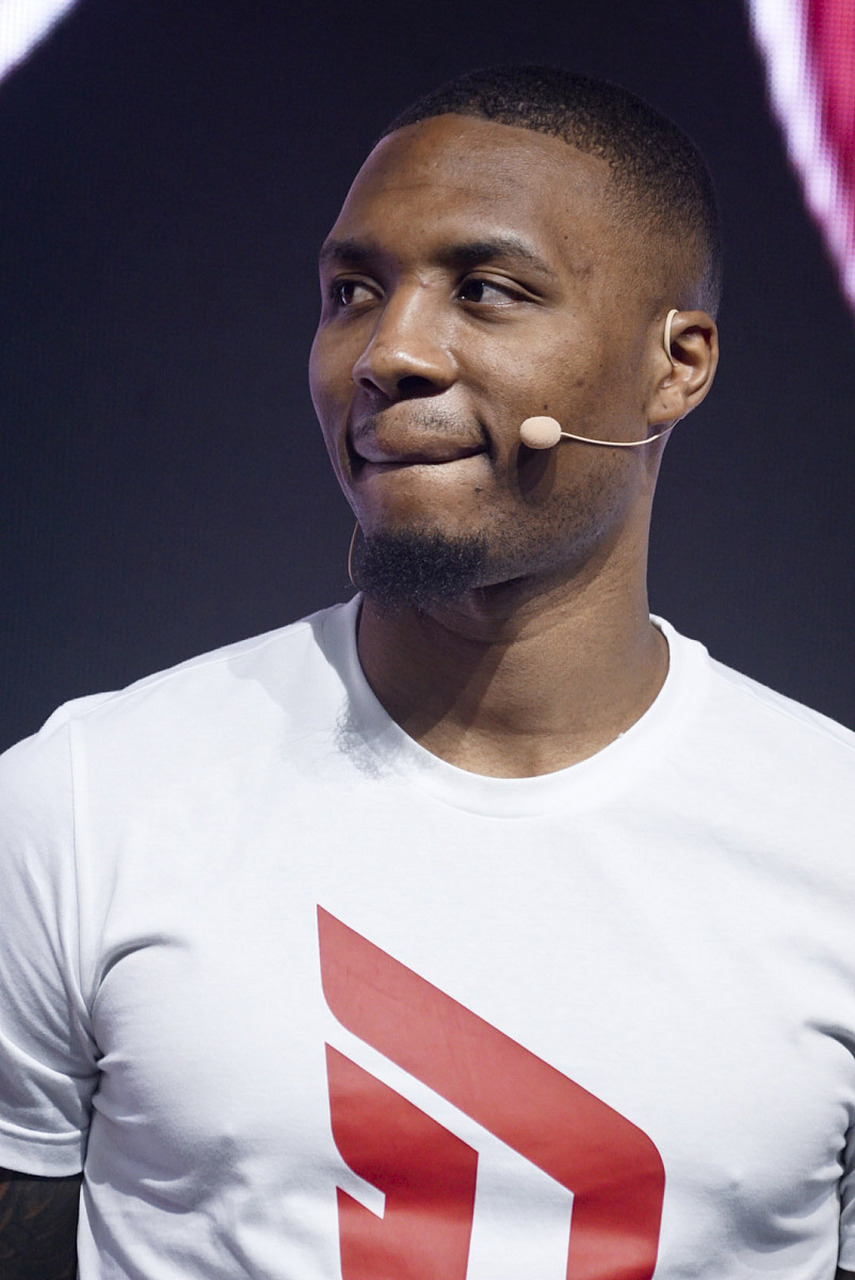 关于独行侠翻盘热火B队，利拉德高光表现的信息