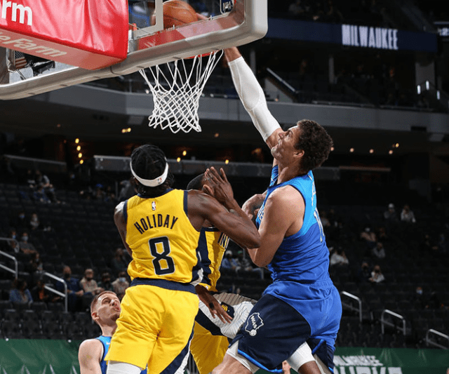 步行者负于雄鹿,戈贝尔独得分难救主的简单介绍 步行者负于雄鹿,戈贝尔独得分难救主的简单介绍