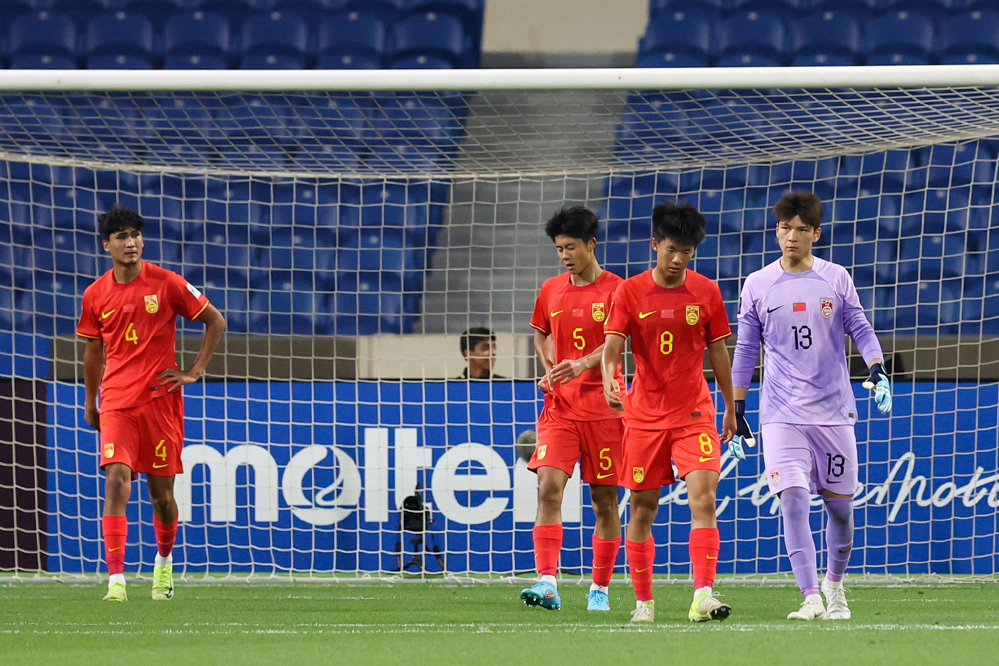 足球大赛在即，球队备战紧张