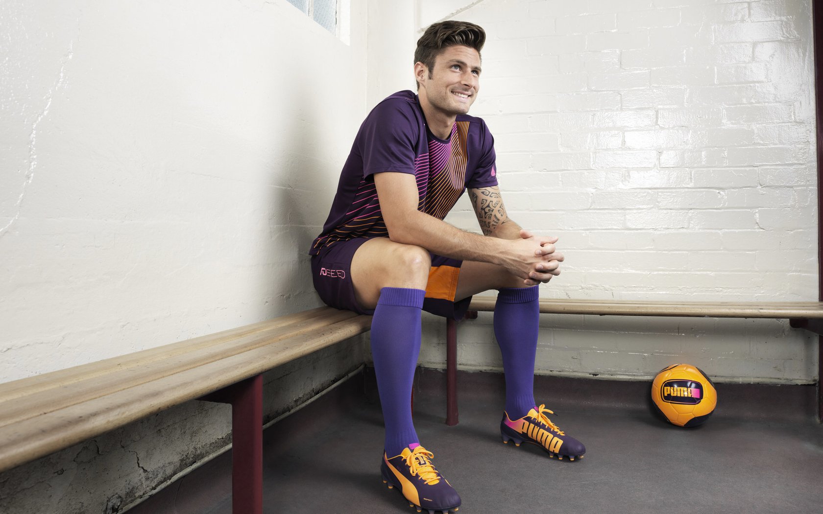 当墨西哥飓风席卷德甲,从希门尼斯冲垮勒沃库森,到恩佐在意甲焦点战的王者接管