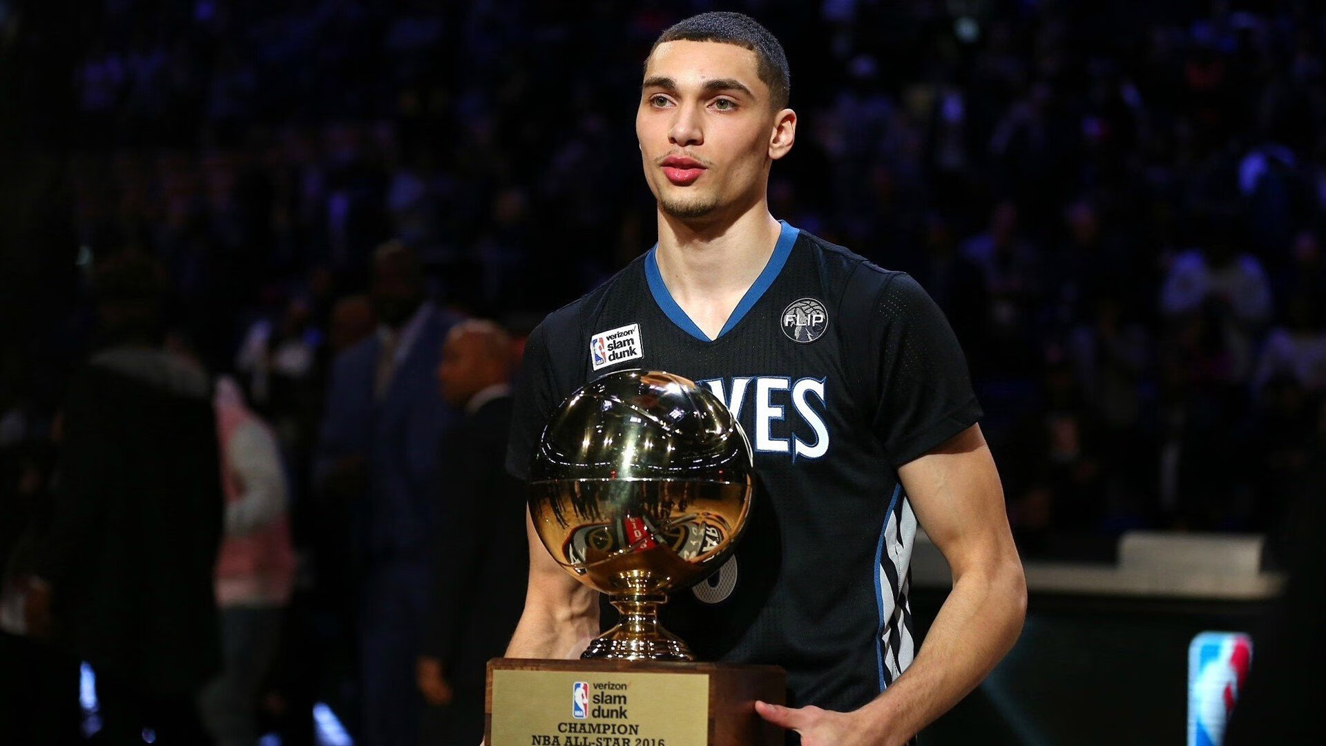 德甲争冠战之夜，西亚卡姆存在感拉满，一场跨越时空的体育共鸣